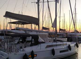 Rent a sailboat in Athens Marina - Oceanis 40.1