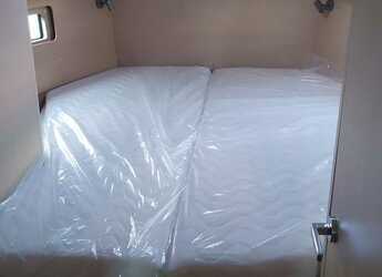 Rent a sailboat in Athens Marina - Oceanis 40.1