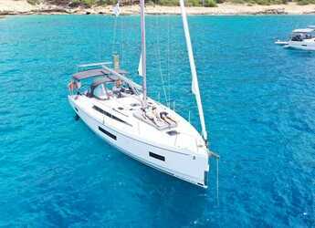 Rent a sailboat in Athens Marina - Oceanis 40.1
