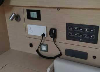 Rent a sailboat in Athens Marina - Oceanis 40.1