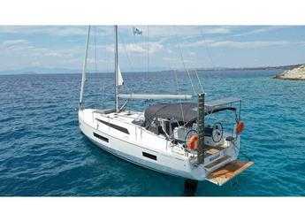 Rent a sailboat in Athens Marina - Oceanis 40.1