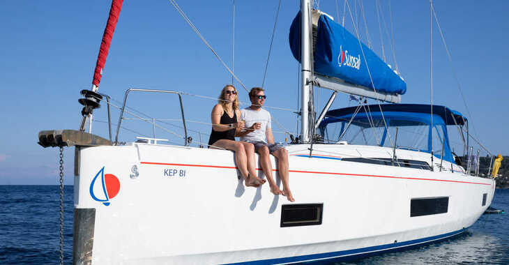 Rent a sailboat in Marina Zeas - Sunsail 46.4 (Premium Plus)