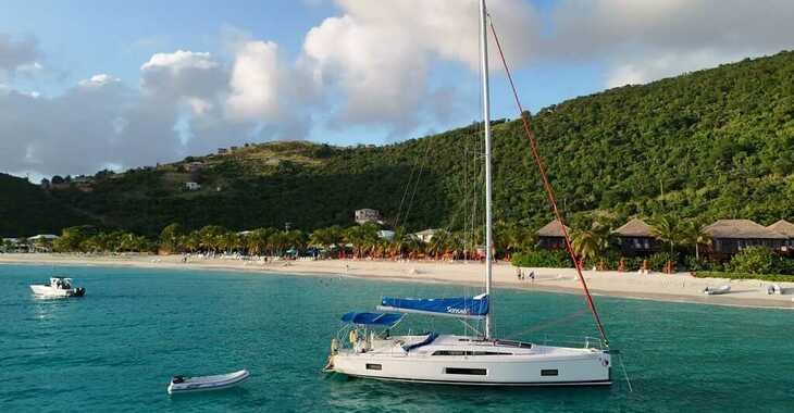 Rent a sailboat in Marina Zeas - Oceanis 461/3/3 (Premium Plus)