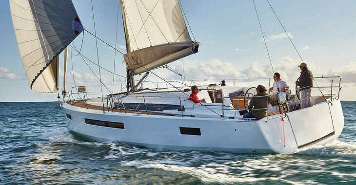 Rent a sailboat in Marina di Portorosa - Sun Odyssey 490 (Premium Plus)