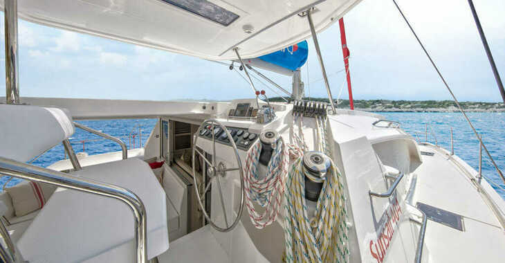 Chartern Sie katamaran in Marina di Procida - Sunsail 404 (Classic)