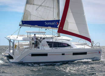 Rent a catamaran in Marina di Procida - Sunsail 404 (Classic)