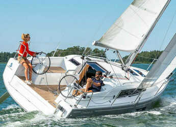 Rent a sailboat in Marina di Procida - Moorings Oceanis 30.1 (Exclusive)