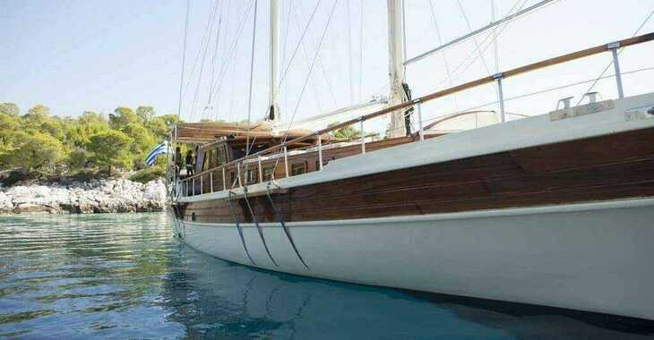 Chartern Sie motorboot in Alimos Marina - Wooden Motorsailer 90ft