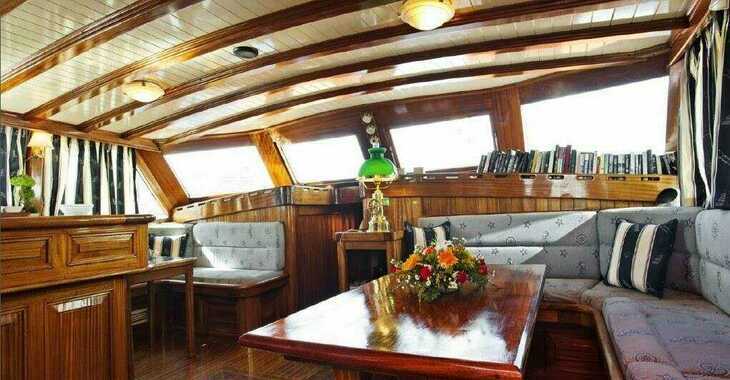 Chartern Sie motorboot in Alimos Marina - Wooden Motorsailer 90ft