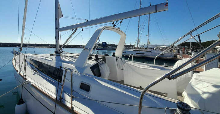 Rent a sailboat in Club Nautic Cambrils - Oceanis 38.1