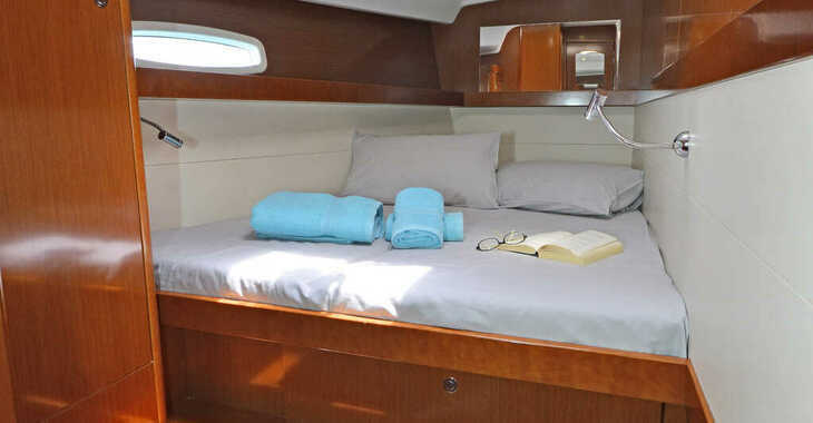 Chartern Sie segelboot in Lavrion Marina - Oceanis 50 Family A/C & GEN