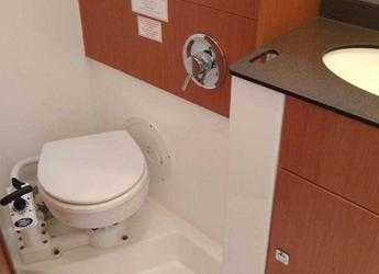 Rent a sailboat in Marina d'Arechi - Bavaria Cruiser 51 .