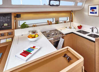 Rent a sailboat in Rhodes Marina - Sun Odyssey 440