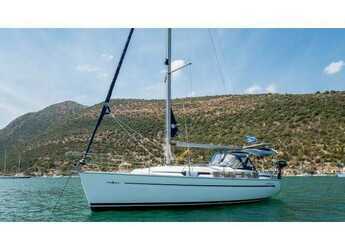 Rent a sailboat in Vliho Yacht Club - Bavaria Cruiser 32