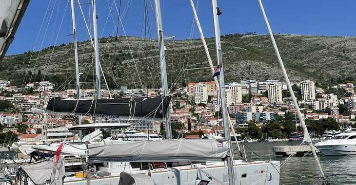 Rent a sailboat in Marina Frapa Dubrovnik - Bavaria Cruiser 32