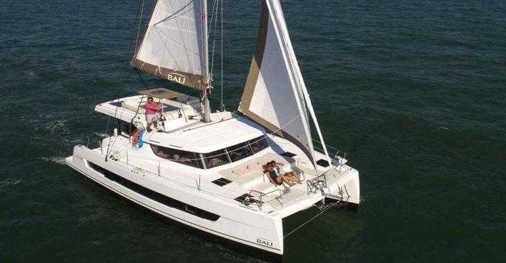 Rent a catamaran in Maya Cove, Hodges Creek Marina - Bali Catspace OW