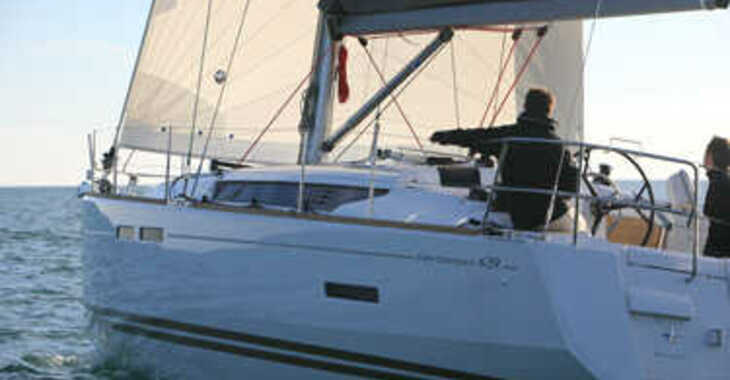 Chartern Sie segelboot in Marina Uturoa - Sun Odyssey 439