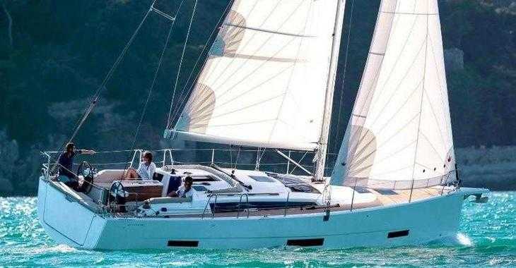 Rent a sailboat in Port Roses - Dufour 382 Grand Large