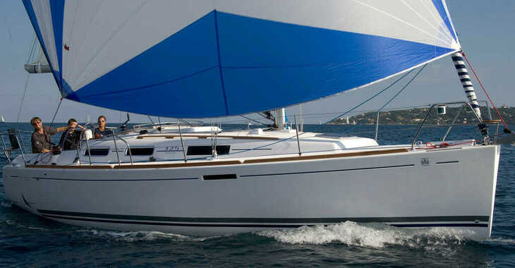 Rent a sailboat in Veruda Marina - Dufour 325