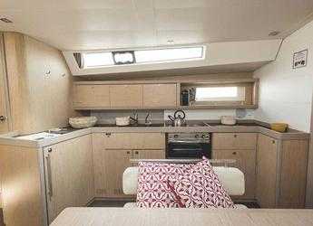 Rent a sailboat in Porto Capo d'Orlando Marina - Oceanis 45