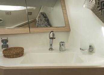 Rent a sailboat in Porto Capo d'Orlando Marina - Oceanis 45