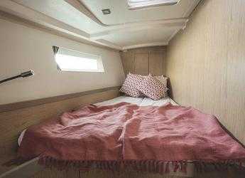 Rent a sailboat in Porto Capo d'Orlando Marina - Oceanis 45