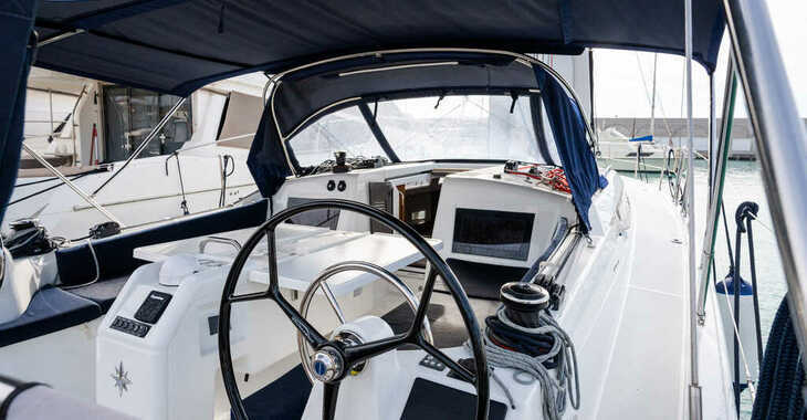 Rent a sailboat in Marina Cala de Medici - Sun Odyssey 410