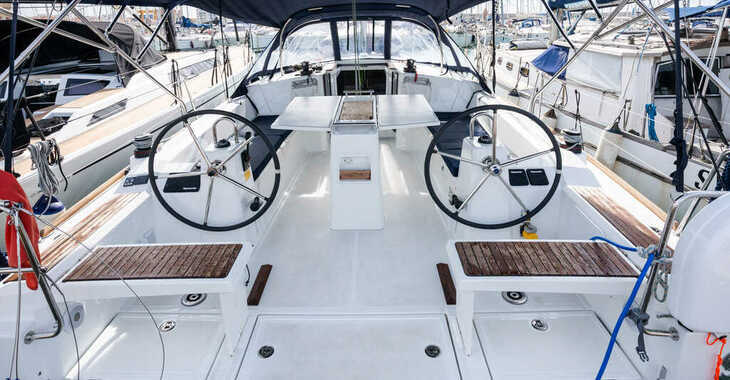 Rent a sailboat in Marina Cala de Medici - Oceanis 38.1