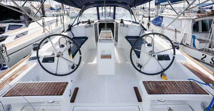 Rent a sailboat in Marina Cala de Medici - Oceanis 38.1
