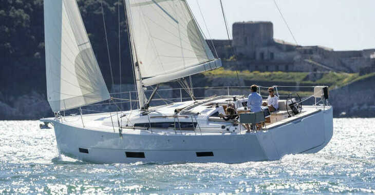 Rent a sailboat in Marina di Palermo La Cala - Dufour 430