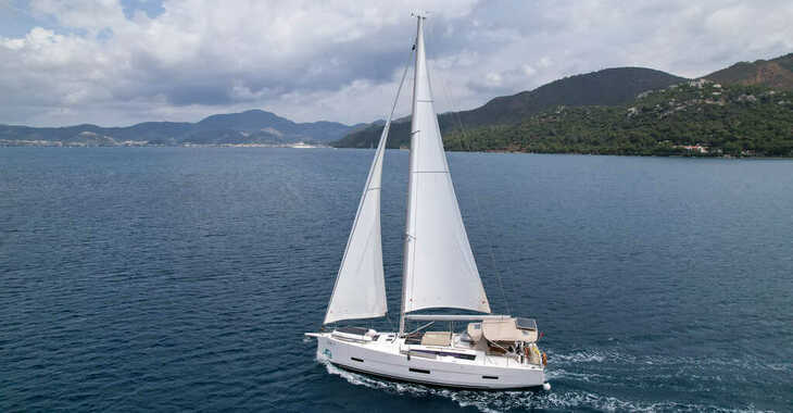 Rent a sailboat in Marmaris Yacht Marina - Dufour 430