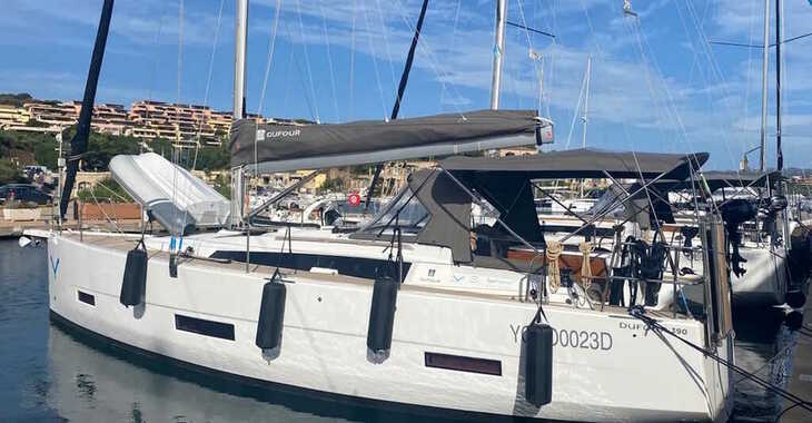 Rent a sailboat in Marina di Portisco - Dufour 390 (2023)