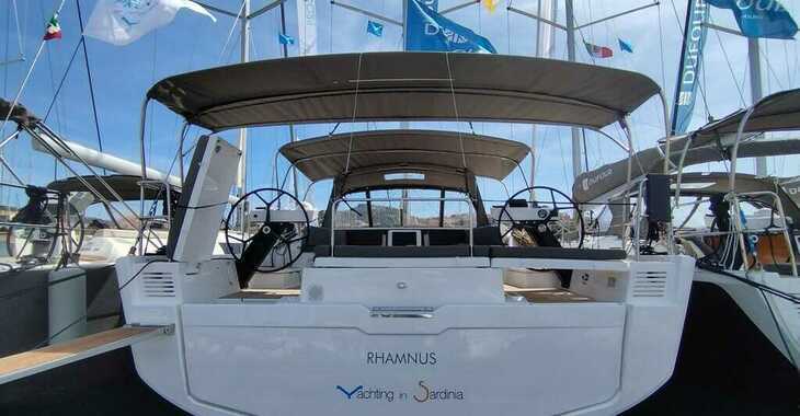 Chartern Sie segelboot in Marina di Portisco - Dufour 530 Owner's version