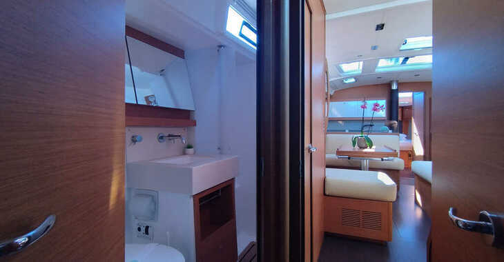 Chartern Sie segelboot in Marina di Portisco - Dufour 530 Owner's version