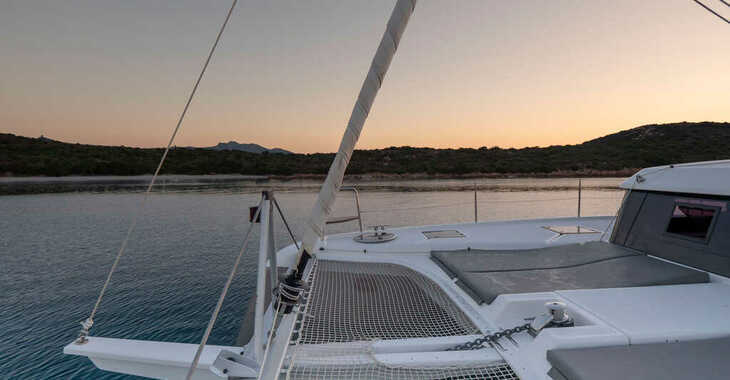 Rent a catamaran in Punta Nuraghe - Dufour Catamaran 48