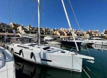 Rent a sailboat in Les Marines of Cogolin - Dufour 530