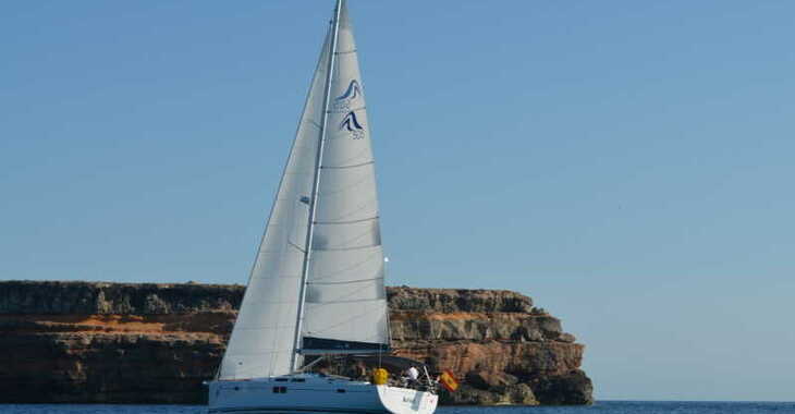 Rent a sailboat in Club Náutico Ibiza - Hanse 505