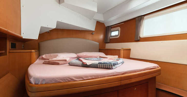 Rent a catamaran in Lavrion Marina - Lagoon 500