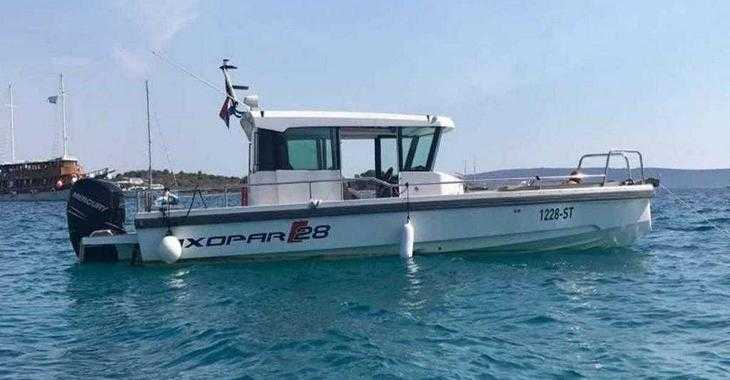 Rent a motorboat in Marina Novi - Axopar 28