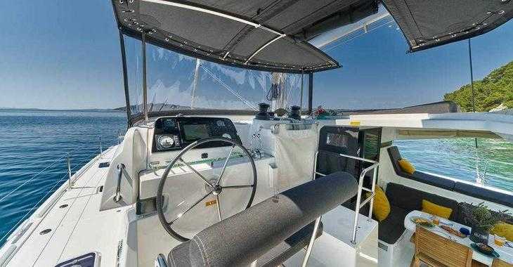 Rent a catamaran in Sportska lučica Zenta - Lagoon 42