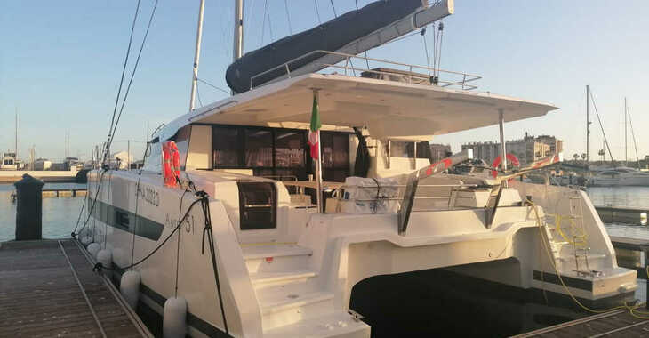 Chartern Sie katamaran in Marina di Cannigione - Aura 51