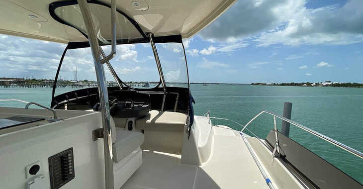 Rent a power catamaran in Nanny Cay - Aquila 48