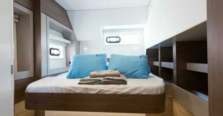 Rent a catamaran in Club Marina - Bali 4.6 - 4 + 2 cab.