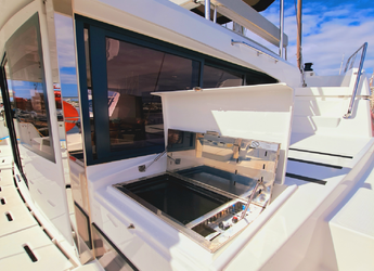 Rent a catamaran in Club Naútico de Sant Antoni de Pormany - Bali Catspace