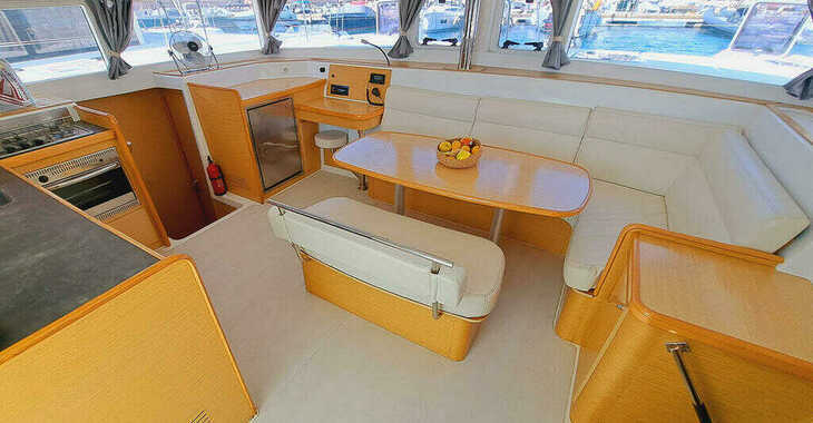 Louer catamaran à Club Naútico de Sant Antoni de Pormany - Lagoon 421 - 4 + 2 cab.