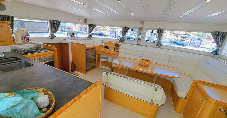 Rent a catamaran in Club Naútico de Sant Antoni de Pormany - Lagoon 421 - 4 + 2 cab.