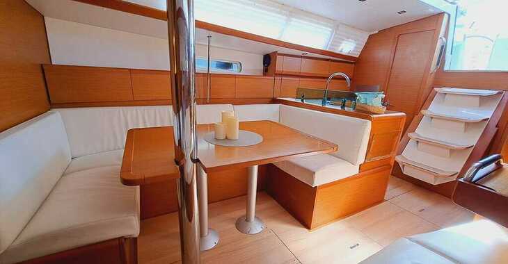 Rent a sailboat in Club Naútico de Sant Antoni de Pormany - Sun Odyssey 389