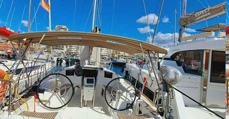 Chartern Sie segelboot in Club Naútico de Sant Antoni de Pormany - Sun Odyssey 389