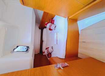 Rent a sailboat in Club Naútico de Sant Antoni de Pormany - Sun Odyssey 449