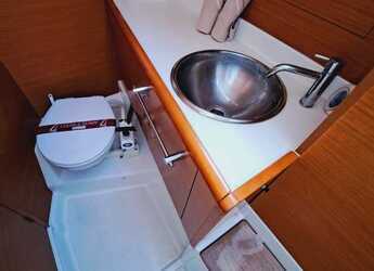 Rent a sailboat in Club Naútico de Sant Antoni de Pormany - Sun Odyssey 449